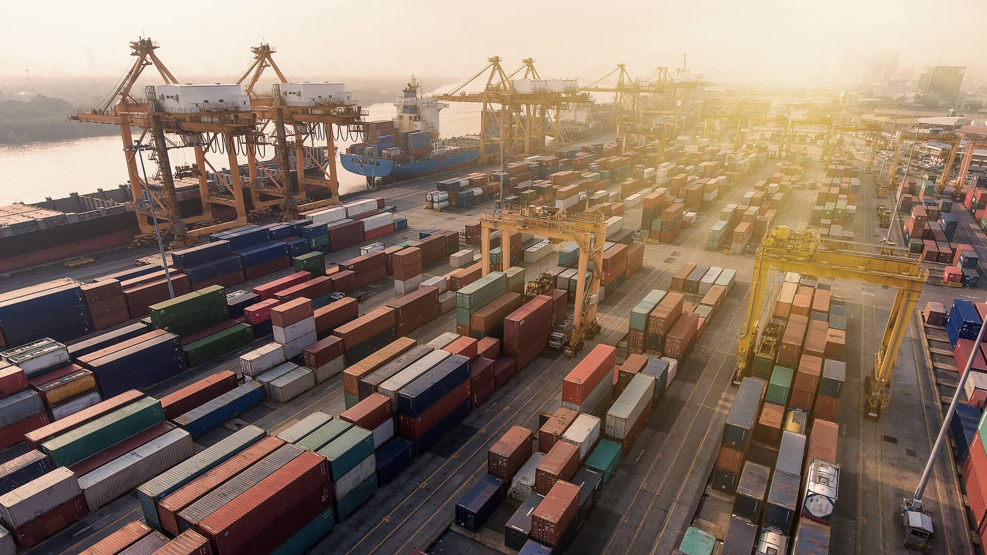 fms-sweden-harbor-seafreight-containers